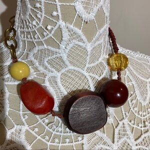 Necklace short different shapes and colors